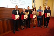 Лауреатов двух премий в области культуры и искусства наградили в Иркутске