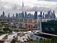 Очевидцы: жители Дубая спасались от потопа на крышах машин