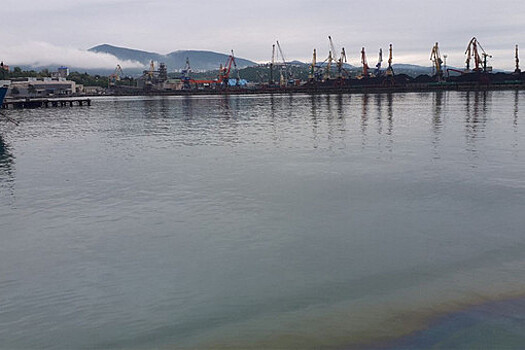 У затонувшего возле Калининграда судна обнаружили нефтяное пятно