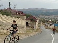 На двух заасфальтированных улицах Буйнакского района дорожники нанесли разметки