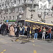 Появились кадры массовой аварии с троллейбусом в российском городе