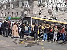 Появились кадры массовой аварии с троллейбусом в российском городе