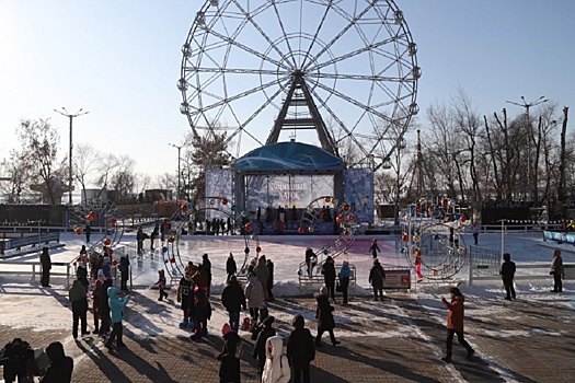 Самый большой на Дальнем Востоке каток открылся в Хабаровске