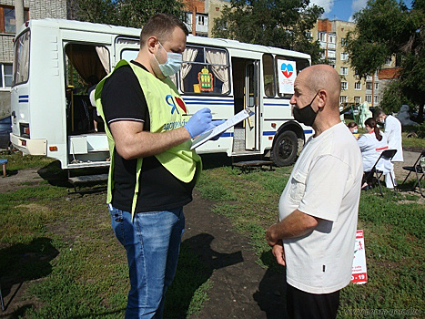 «Автобус здоровья» посетил двор на улице Егорова в Пензе