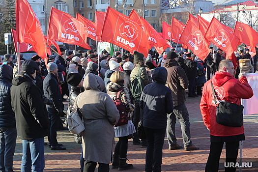 В Тюмени руководители КПРФ и РКРП провели два митинга и поругались между собой