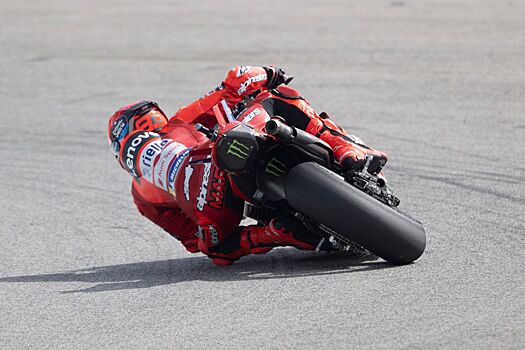 Марк Маркес выиграл спринт MotoGP ГП Испании после падения Куартараро, Алекс Маркес — 2-й