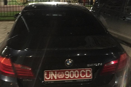 В Екатеринбурге автоинспекторы эвакуировали иномарку со странными дипномерами
