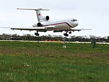 Самолет Ту-154 совершил аварийную посадку в российском городе