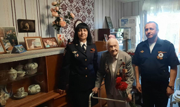 В Самарской области сотрудники полиции и представители Общественного совета присоединились к городской акции «Добро в дом фронтовика»