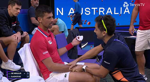 Джокович о запястье в матче с де Минауром: «Чем больше играю, тем сильнее болит»