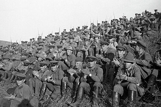 Песни Великой Победы: «Утро зовет снова в поход…»