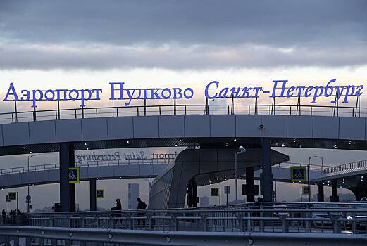 В аэропорту Петербурга у самолета при взлете лопнуло колесо