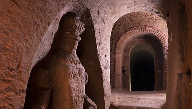 Армянин копал хранилище для овощей, но увлекся и построил подземный храм
