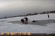 В Киренске спасатели вытащили женщину, провалившуюся под лед реки