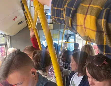 "Толпа идет на автобусы": в Самаре трамваи по ул. Советской пустили по аварийной схеме питания