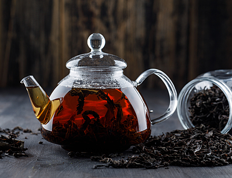 Вчерашний чай опасен для здоровья: почему нельзя пить?