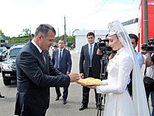 Виталий Габния встретил делегацию Южной Осетии на границе