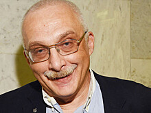 Друзя спросили про громкий скандал с подкупом