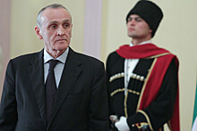 Премьер Абхазии прибыл в Москву для лечения от COVID-19