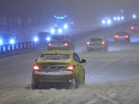 Депутат предложил не штрафовать водителей за грязные номера из-за снега на дорогах