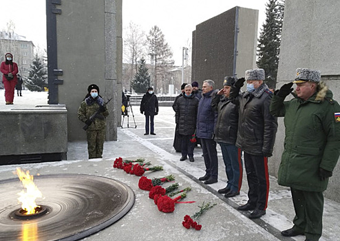 Военнослужащие в Сибири почтили память погибших воинов в День Неизвестного солдата