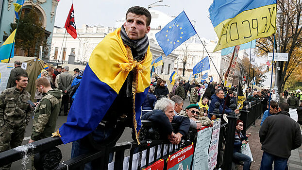 «Порошенко и Саакашвили разыграли пьесу с митингами»