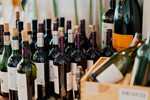 Сервис доставки СберМаркет объявил о сотрудничестве с сетью винотек SimpleWine