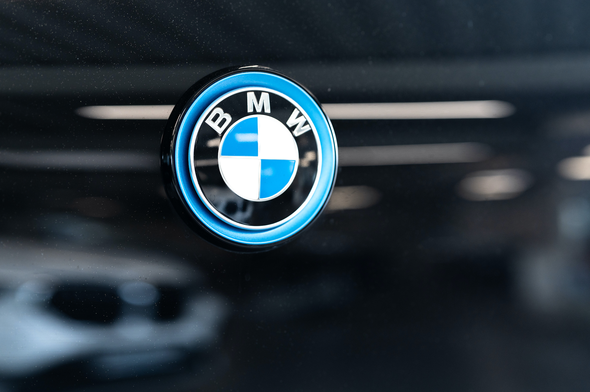 BMW анонсировала премьеру нового суперседана