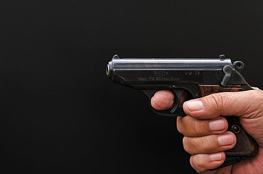 В Москве вымогатель выстрелил из пистолета в 10-летнего мальчика