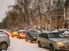 Саратовцы второй вечер стоят в девятибалльных пробках
