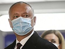 Додон поздравил Санду с выходом во второй тур выборов