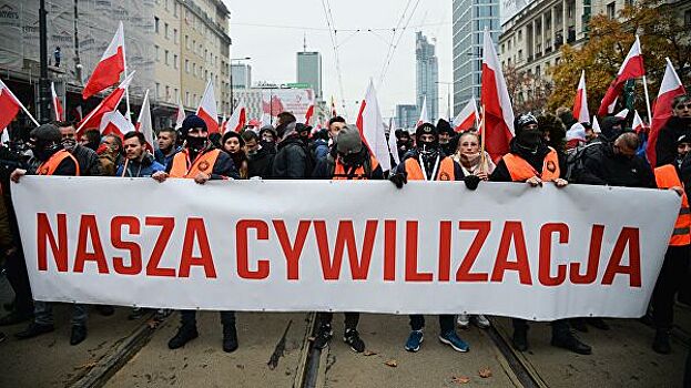 Националисты в Варшаве подожгли квартиру, над которой висел флаг ЛГБТ