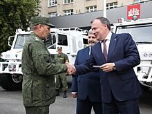 Алексей Орлов передал охотинспекторам три снегоболотохода для усиления работы по охране животного мира области