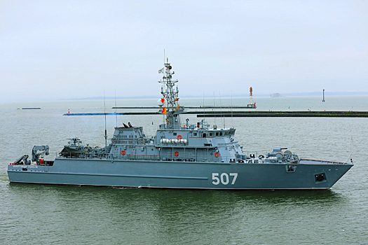 Морской тральщик «Александр Обухов» провел учебный поиск мин
