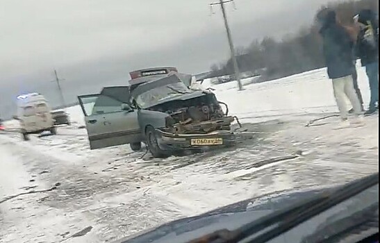 В Курской области в ДТП с микроавтобусом пострадали два человека