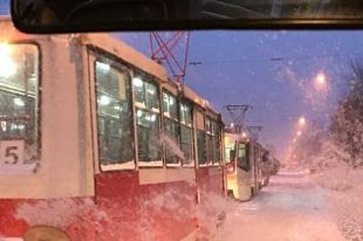 На улице Чкалова в Ярославле встали трамваи