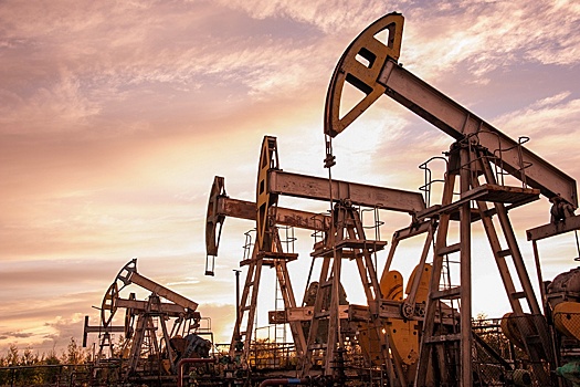 Эксперт Брагин: Геополитика продолжает поддерживать цены на нефть