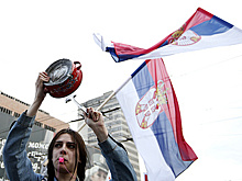 Десятая акция протеста в Белграде прошла под лай и свист