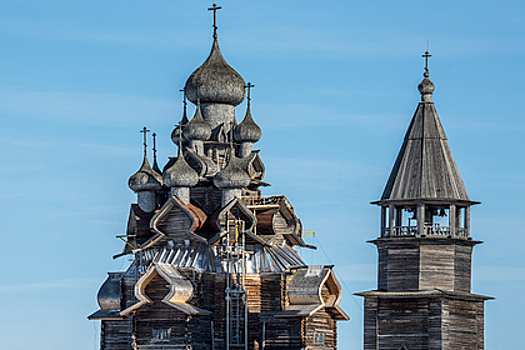 В Кижах после реставрации открыли знаменитую деревянную церковь