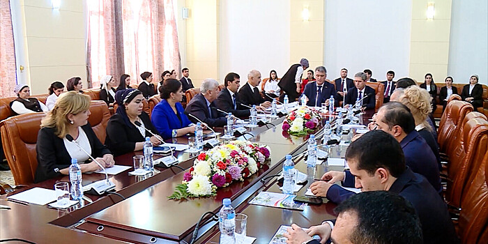 Круглый стол в честь Дня президента Таджикистана прошел в Душанбе