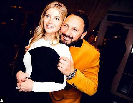 Падчерица Стаса Михайлова засветила пышную грудь во время приготовления ужина