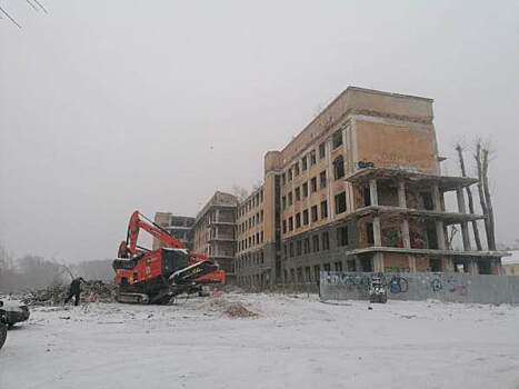В администрацию Екатеринбурга поступили документы на снос заброшенной больницы в Зеленой роще