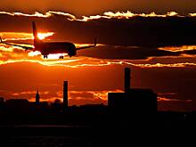 Летевший из Иркутска в Пекин самолет получил сигнал о разгерметизации салона