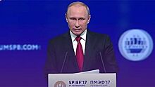 Президент России Владимир Путин посетил стенд МИЦ "Известия" на ПМЭФ
