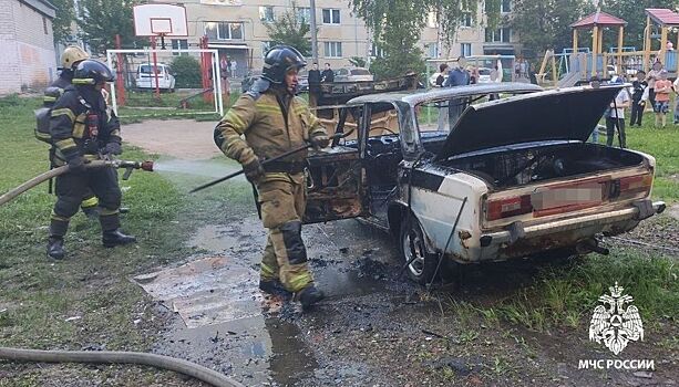 Детские игры стали причиной возгорания автомобиля на улице Автозаводской в Ижевске