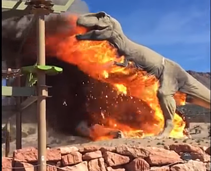 Гигантский полыхающий «динозавр» попал на видео