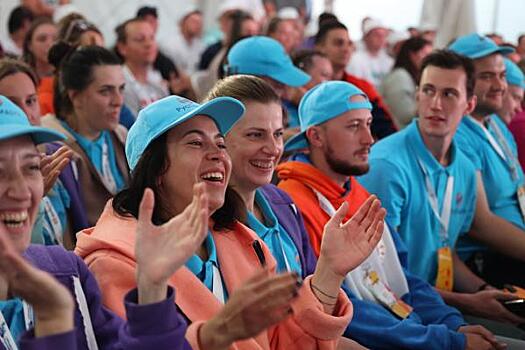 Форум молодых специалистов в Калужской области завершился стендапом