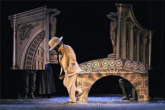 Спектакль "Слон" в Театре кукол: как по Петербургу слона водили