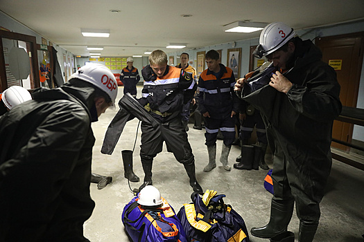 Установлено местонахождение еще восьми горняков на руднике "Мир"