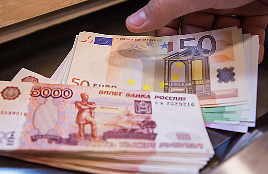 Минфин рассматривает либерализацию ввоза наличной валюты в Россию